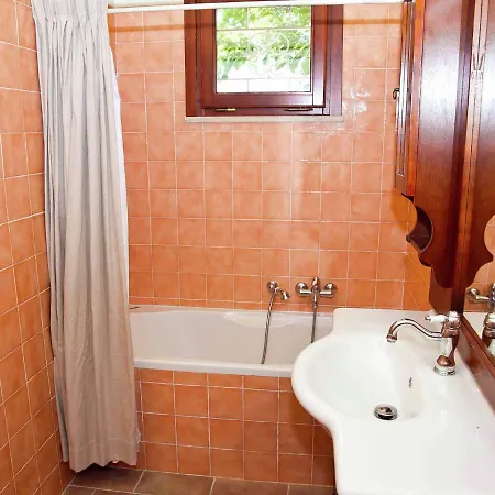 Villa Authentic And Tasteful With Swimming Pool, Spacious Garden, Near The Sea *