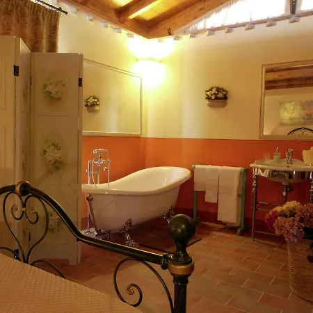 Villa Authentic And Tasteful With Swimming Pool, Spacious Garden, Near The Sea
