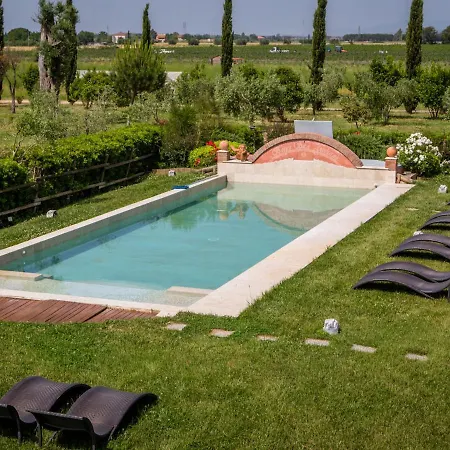 Villa Authentic And Tasteful With Swimming Pool, Spacious Garden, Near The Sea